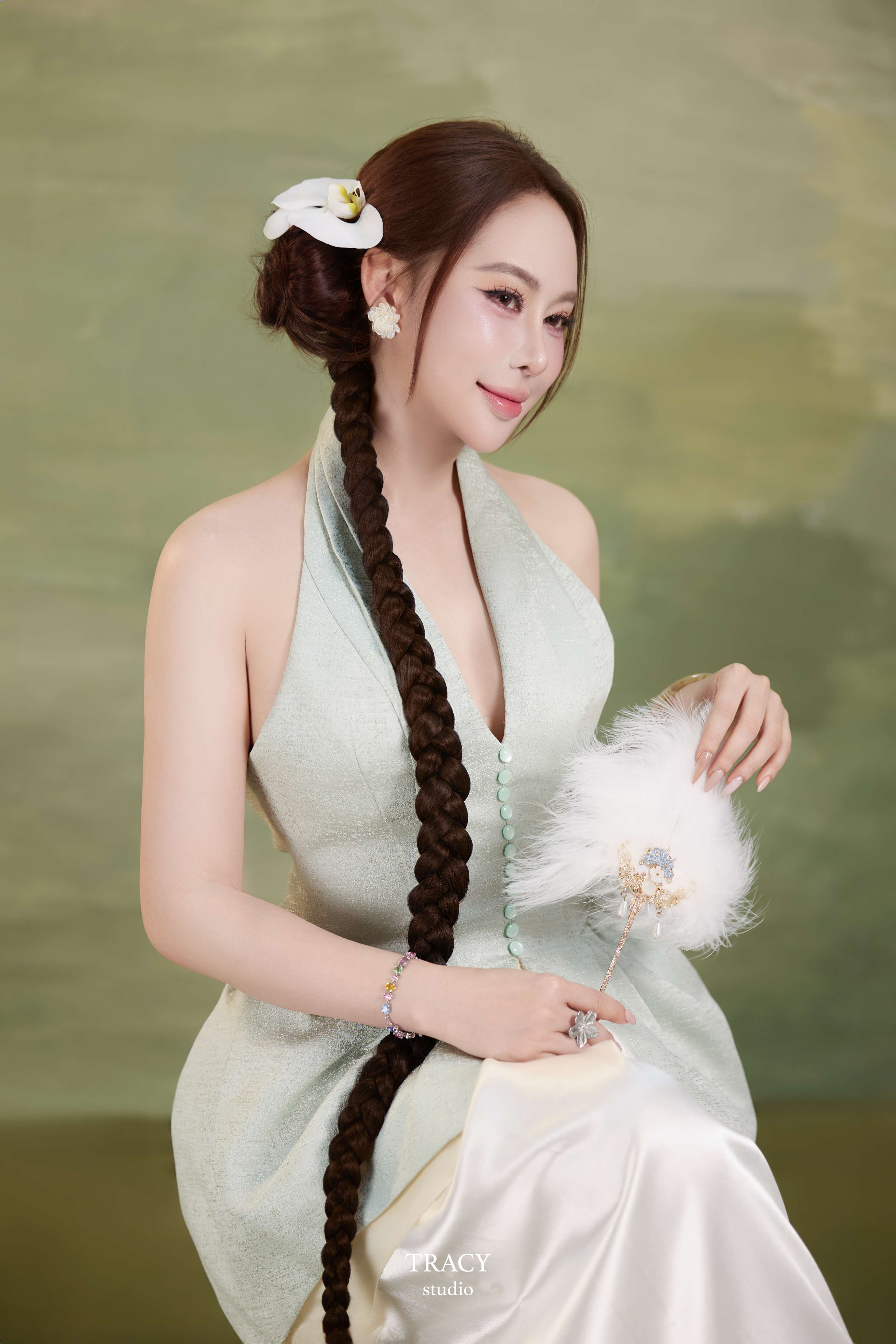 frontend/img/gallery/anh-tet-yem-ao-dai/tracy-studio-chup-concept-yem-lam (3).jpg